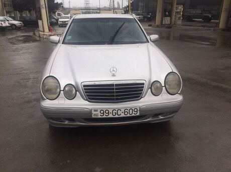 Mercedes E 220