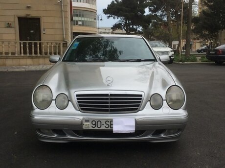 Mercedes E 220
