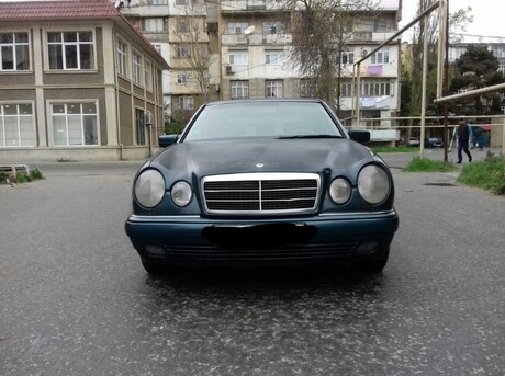 Mercedes E 240