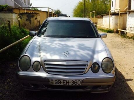 Mercedes E 220