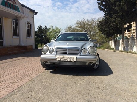 Mercedes E 240
