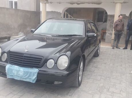 Mercedes E 220