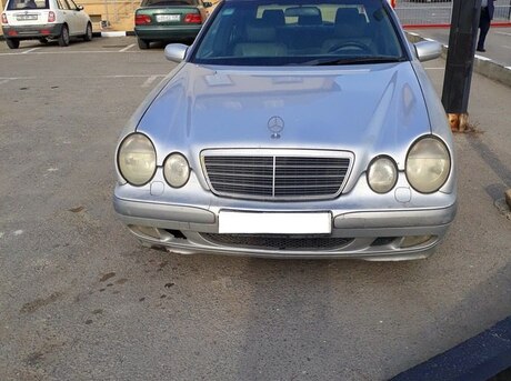 Mercedes E 220