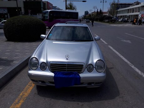 Mercedes E 320