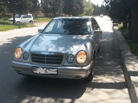 Mercedes E 240