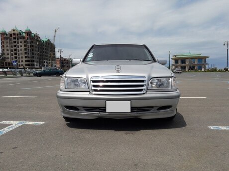 Mercedes C 230