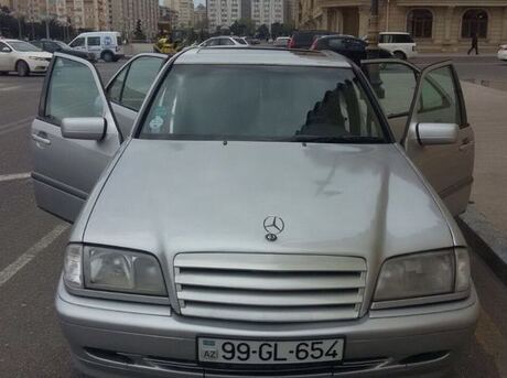 Mercedes C 200