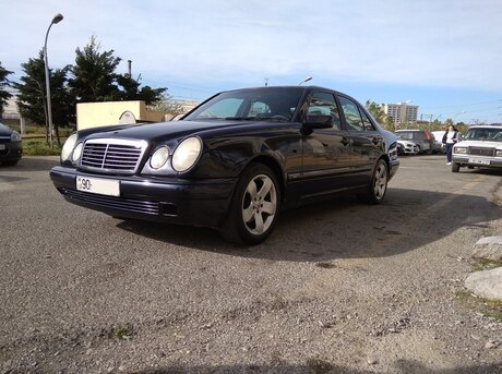 Mercedes E 200