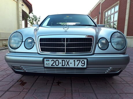 Mercedes E 200
