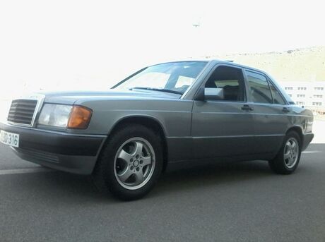 Mercedes E 200