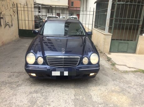 Mercedes E 240