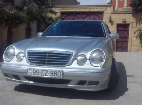 Mercedes E 240