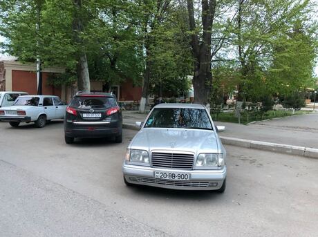 Mercedes E 320