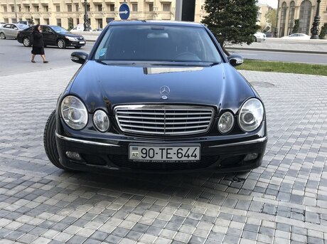 Mercedes E 200