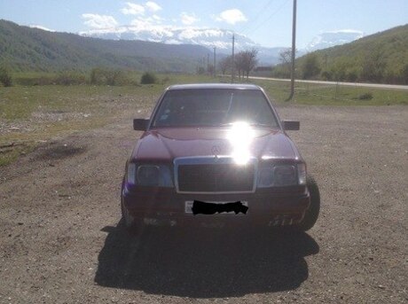 Mercedes E 200