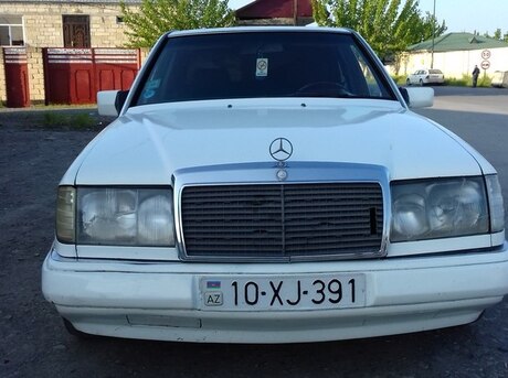 Mercedes E 200