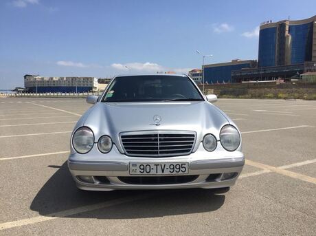Mercedes E 320
