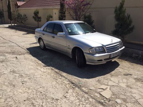 Mercedes C 240
