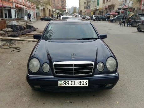 Mercedes E 200