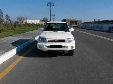 Mitsubishi Pajero io