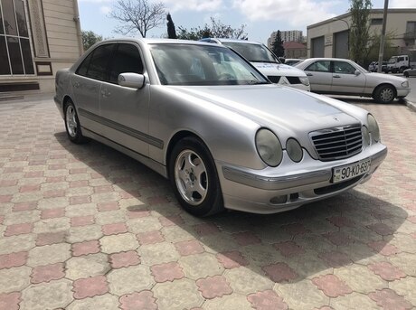 Mercedes E 240