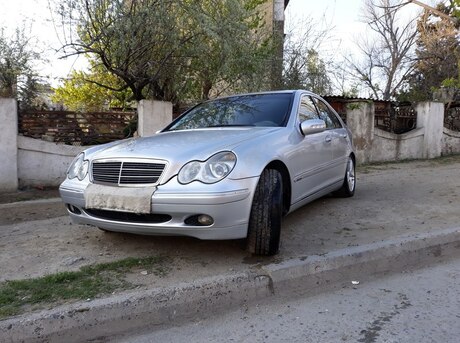 Mercedes C 200