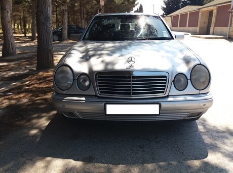 Mercedes E 200