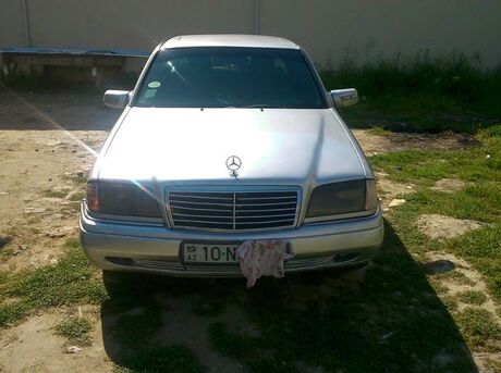 Mercedes C 200