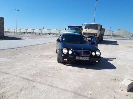 Mercedes E 320