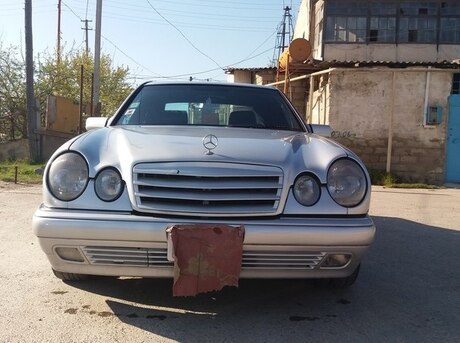 Mercedes E 320