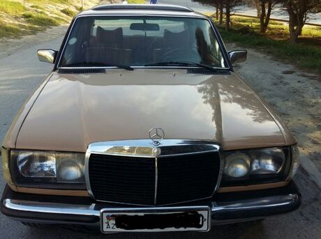 Mercedes E 200