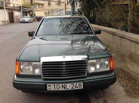 Mercedes E 200