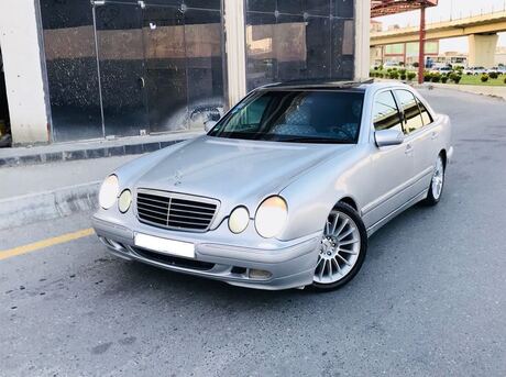 Mercedes E 320