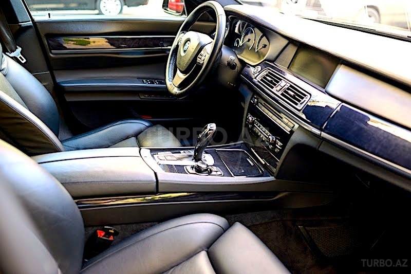BMW 750