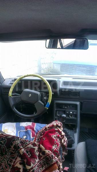 Renault 9