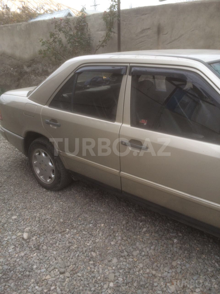 Mercedes E 260