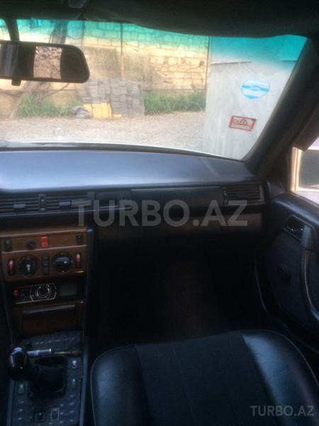 Mercedes E 260