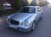 Mercedes E 220
