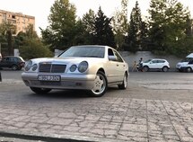 Mercedes E 200