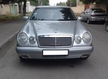 Mercedes E 200