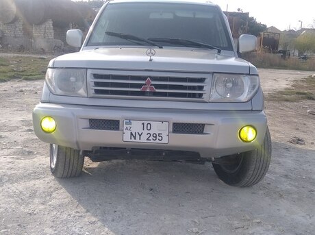 Mitsubishi Pajero io