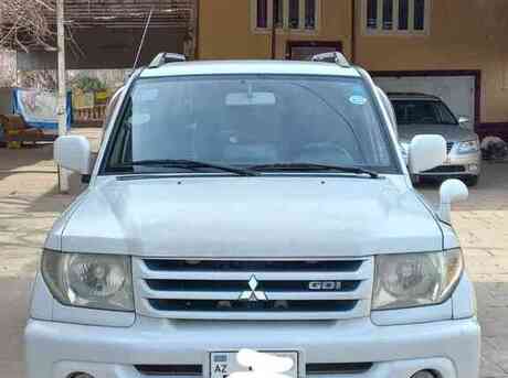 Mitsubishi Pajero io