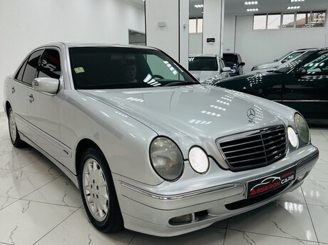 Mercedes E 240