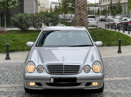 Mercedes E 220