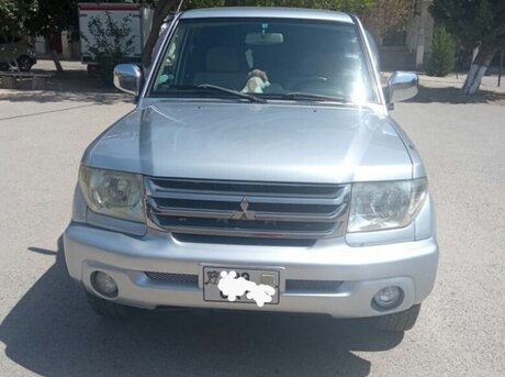 Mitsubishi Pajero io