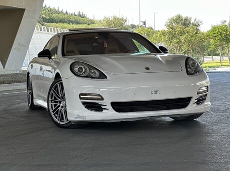 Porsche Panamera 4