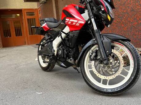 Bajaj Pulsar NS 200