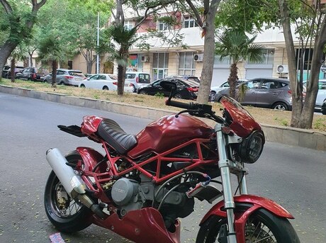 Ducati 696