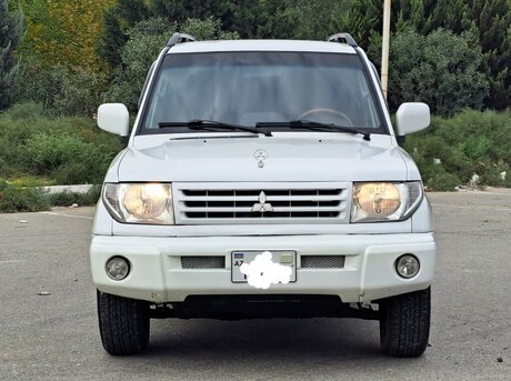 Mitsubishi Pajero io