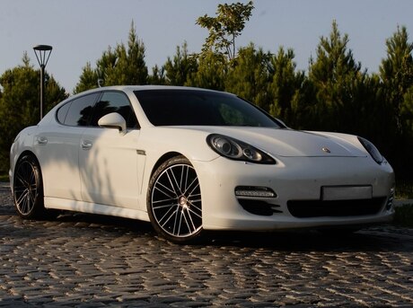 Porsche Panamera 4S